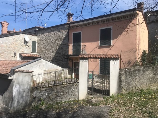 casale in vendita a Bettola