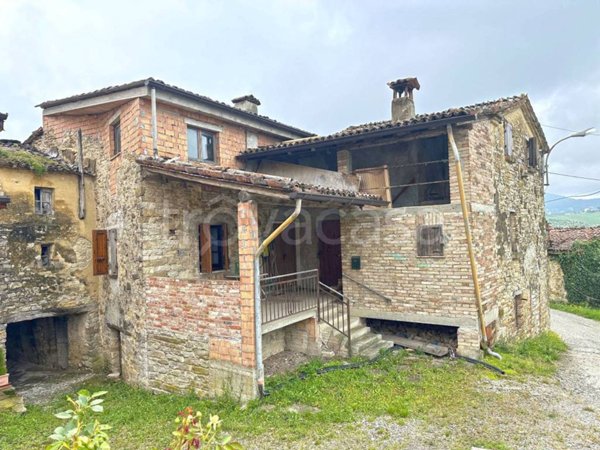 casa indipendente in vendita a Bettola