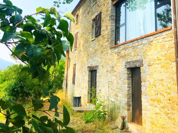casa indipendente in vendita a Bettola
