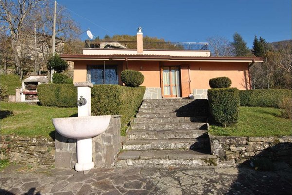 casa indipendente in vendita a Bettola in zona Calenzano