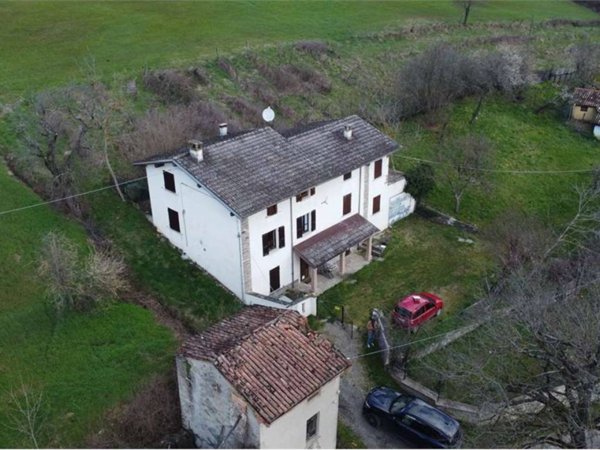 quadrivano in vendita a Bettola