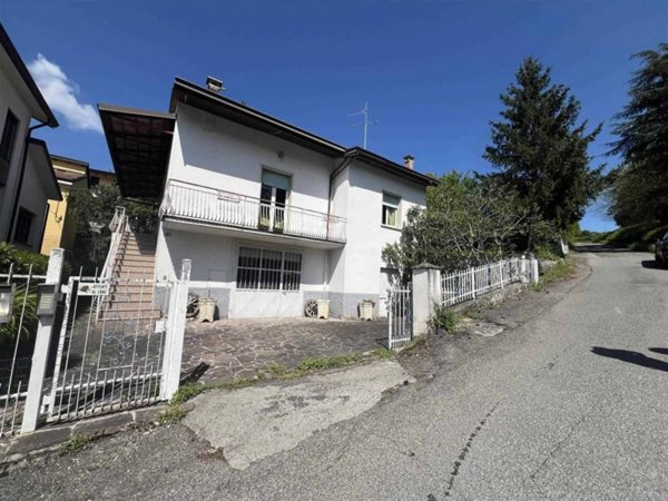 casa indipendente in vendita a Bettola