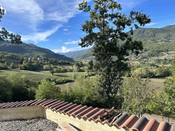 casa indipendente in vendita a Bettola