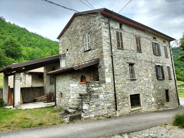 casa indipendente in vendita a Bettola