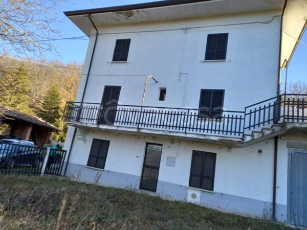 casa indipendente in vendita a Bettola