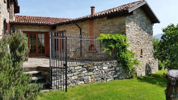 casa indipendente in vendita a Bettola in zona Revigozzo