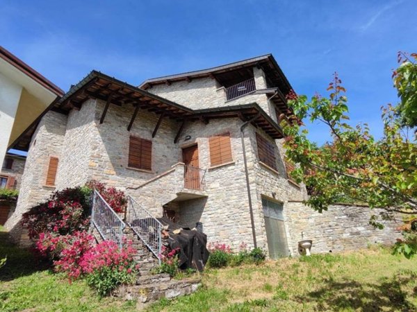 casa indipendente in vendita a Bettola