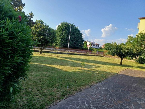 negozio in vendita a Bettola