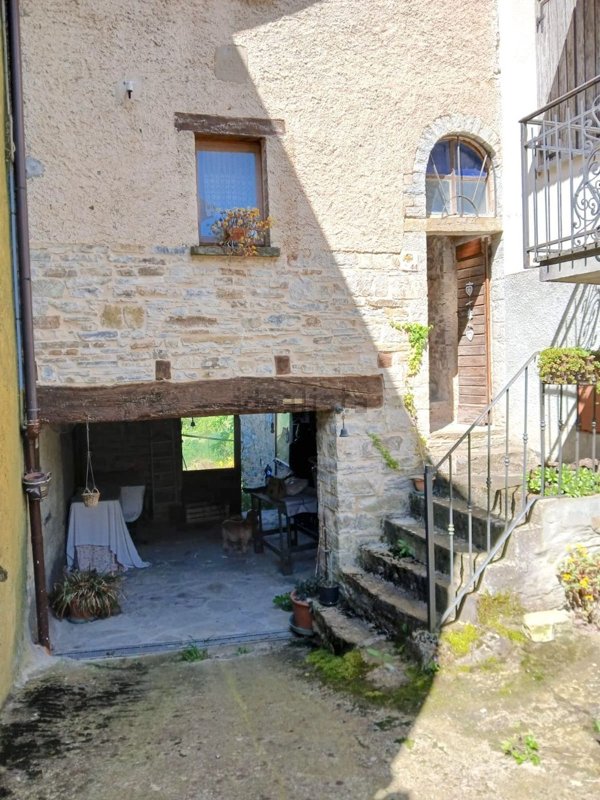 casa indipendente in vendita a Bettola