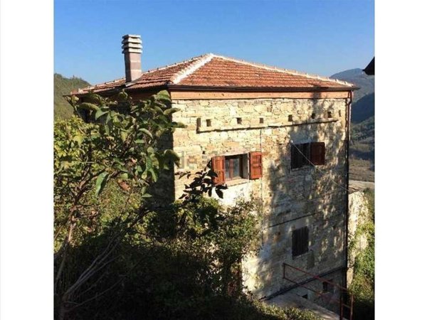 casale in vendita a Bettola