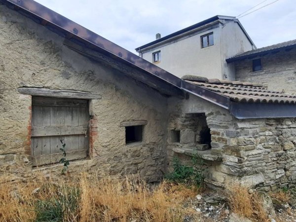 casa indipendente in vendita a Bettola
