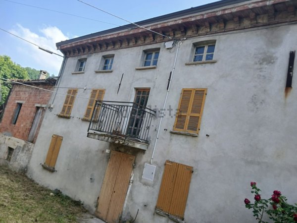 casa indipendente in vendita a Bettola