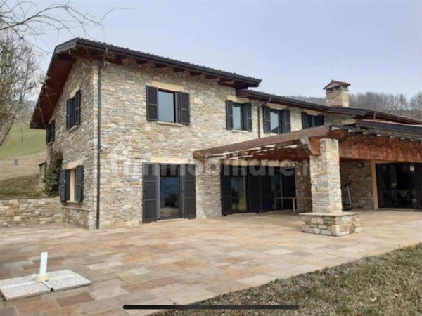 casa indipendente in vendita a Bettola