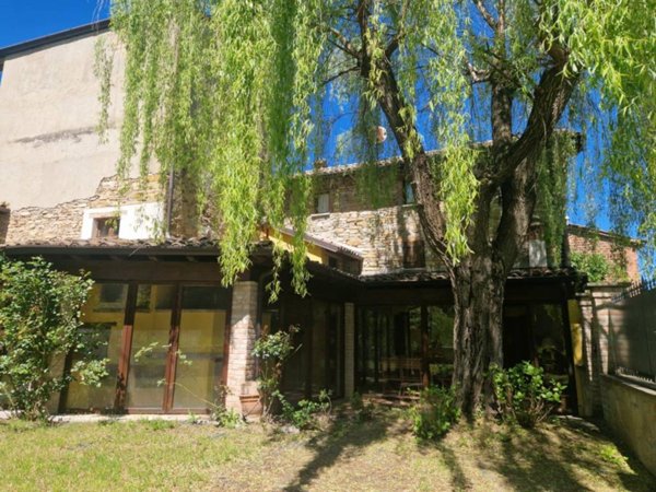 casa indipendente in vendita a Bettola