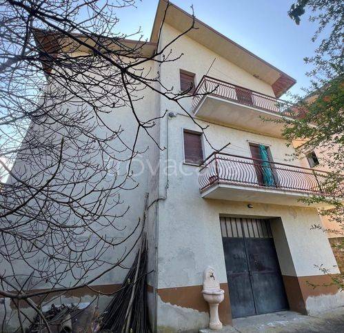 casa indipendente in vendita a Bettola