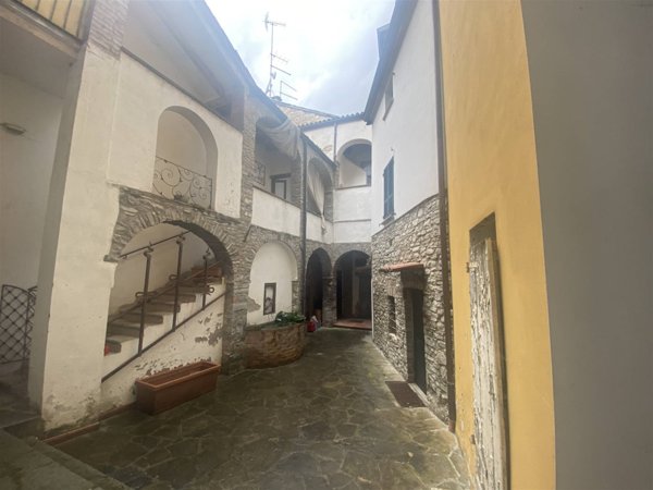 casa indipendente in vendita a Bettola