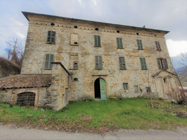 villa in vendita a Bettola in zona Roncovero