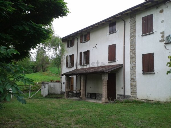 casa indipendente in vendita a Bettola