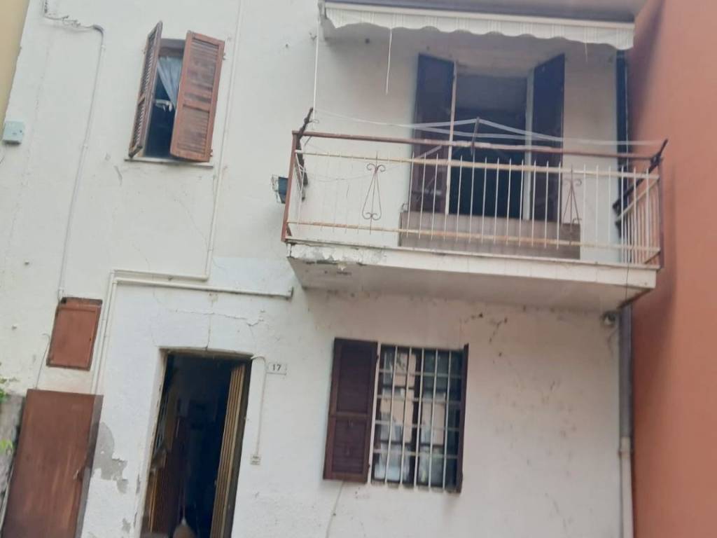 casa indipendente in vendita a Bettola