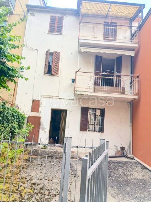 casa indipendente in vendita a Bettola