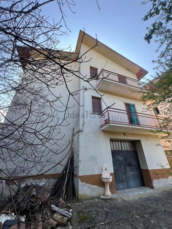 casa indipendente in vendita a Bettola