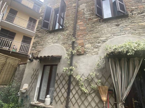 casa indipendente in vendita a Bettola