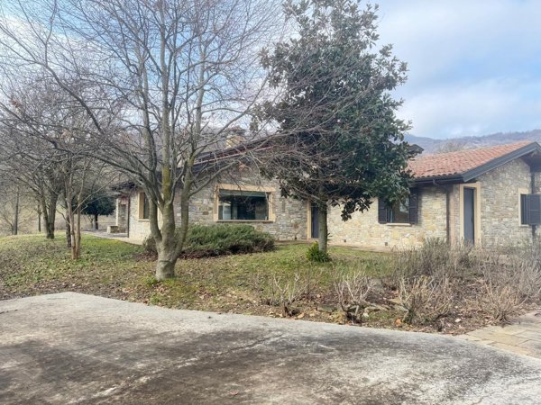 casa indipendente in vendita a Bettola
