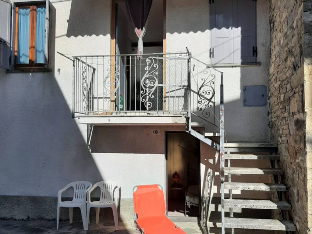 casa indipendente in vendita a Bettola in zona Leggio