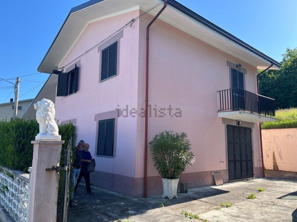 casa indipendente in vendita a Bettola