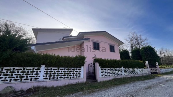 casa indipendente in vendita a Bettola