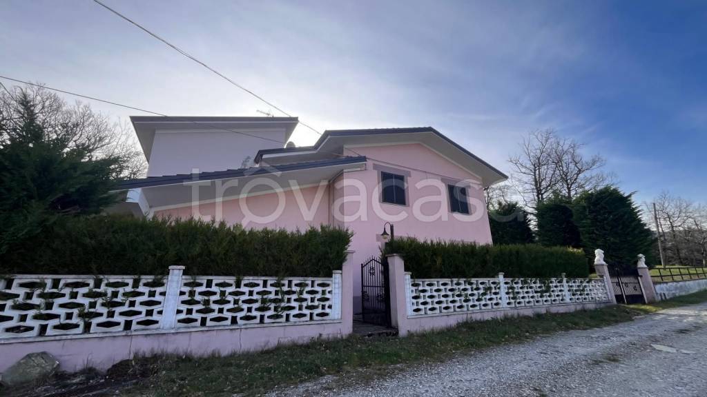 casa indipendente in vendita a Bettola