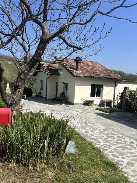 casa indipendente in vendita a Bettola in zona Ebbio