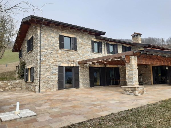 casale in vendita a Bettola