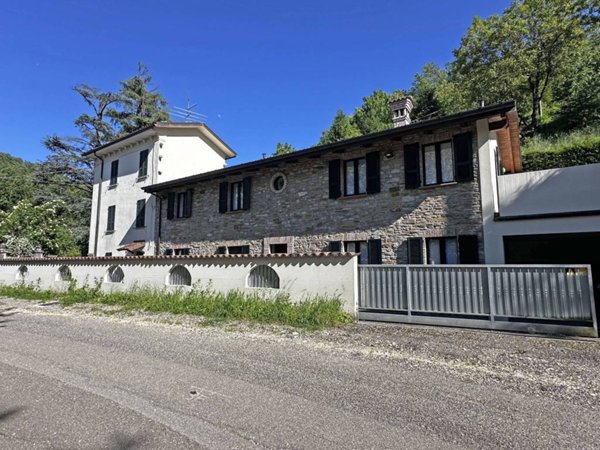 casa indipendente in vendita a Bettola