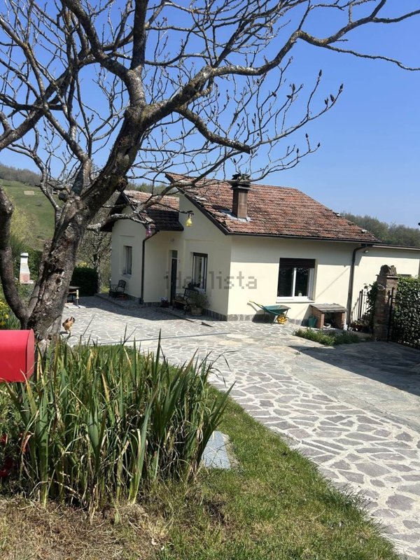 casa indipendente in vendita a Bettola