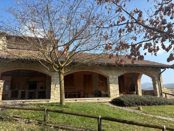 casa indipendente in vendita a Bettola