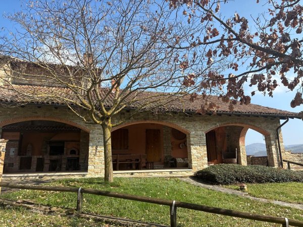 casale in vendita a Bettola in zona Recesio