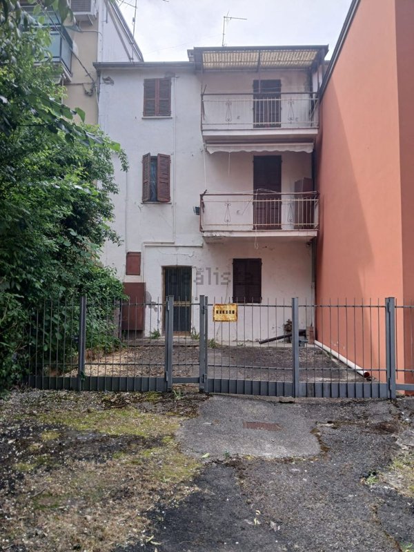 casa indipendente in vendita a Bettola