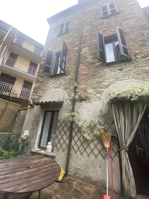 casa indipendente in vendita a Bettola