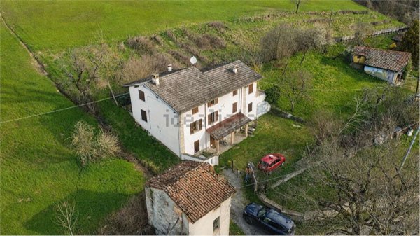 quadrivano in vendita a Bettola in zona Roncovero