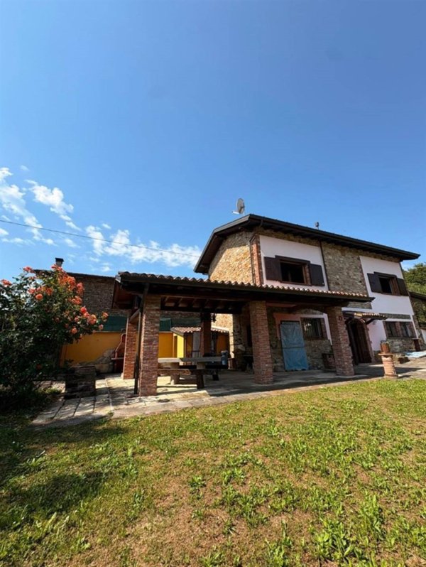 casa indipendente in vendita a Bettola