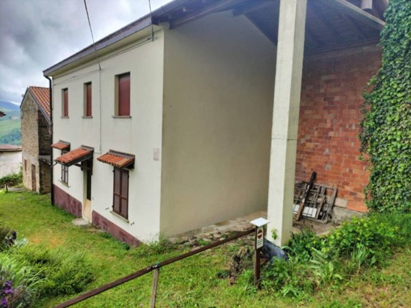 casa indipendente in vendita a Bettola in zona Ebbio