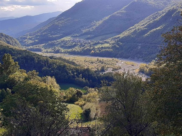 casa indipendente in vendita a Bettola in zona Rossoreggio