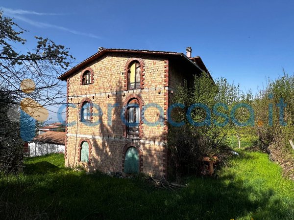 casa indipendente in vendita a Bettola in zona Leggio