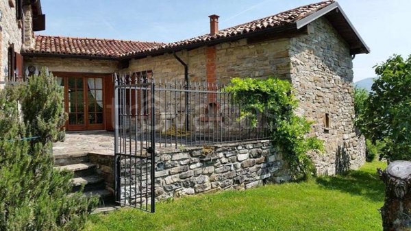 casa indipendente in vendita a Bettola