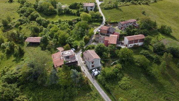 casa indipendente in vendita a Bettola
