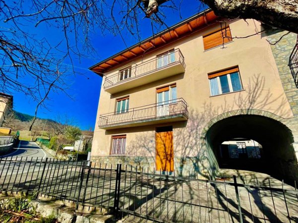 casa indipendente in vendita a Bobbio in zona Santa Maria