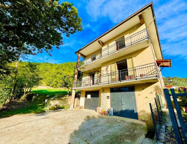 casa indipendente in vendita a Bobbio
