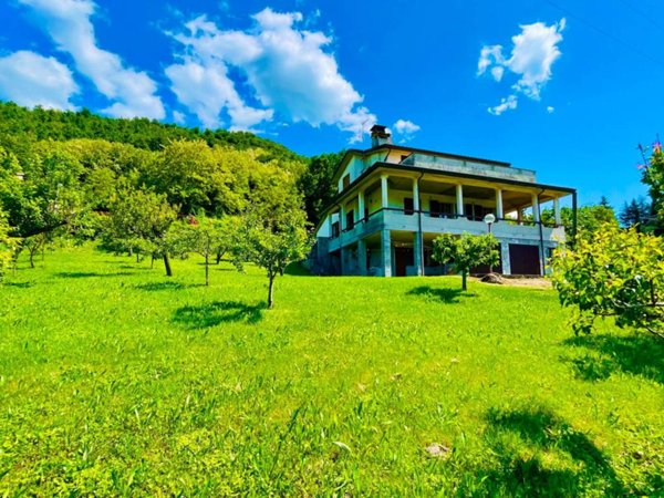 casa indipendente in vendita a Bobbio