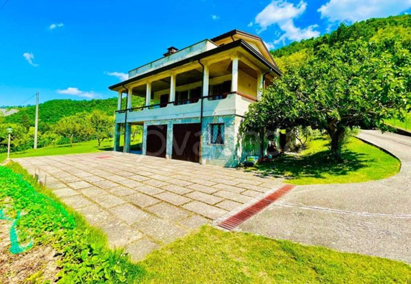 casa indipendente in vendita a Bobbio